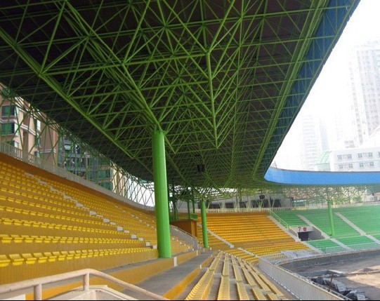 海城体育场看台网架工程